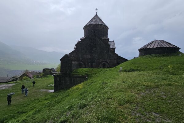 Лори – там,  где горы шепчут