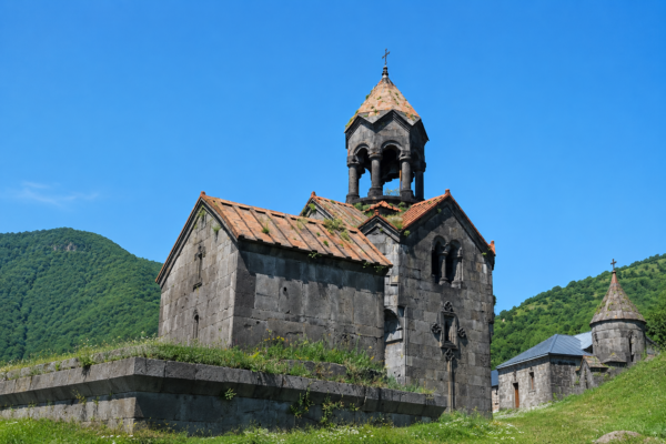 Лори – там,  где горы шепчут